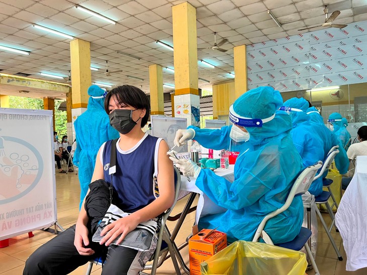 1.800 học sinh lớp 12 đầu tiên của TPHCM được tiêm Pfizer ngừa Covid-19 ảnh 9 Huyện Củ Chi tiêm ngừa Covid-19 cho trẻ 12 - 17 tuổi