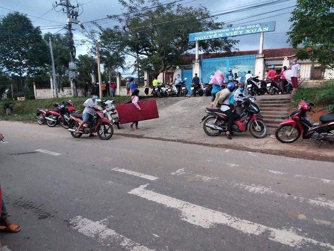 Cả ngàn học sinh, giáo viên phải xét nghiệm, cách ly. 3-hoc-sinh-d.jpg