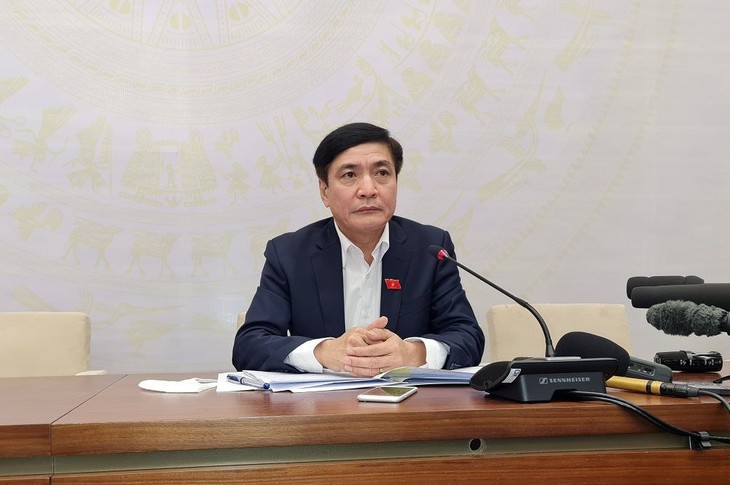 Tổng thư ký Quốc hội Bùi Văn Cường thông tin về nội dung chất vấn của kỳ họp. Ảnh: Mai Loan. chat-van-2(1).jpg