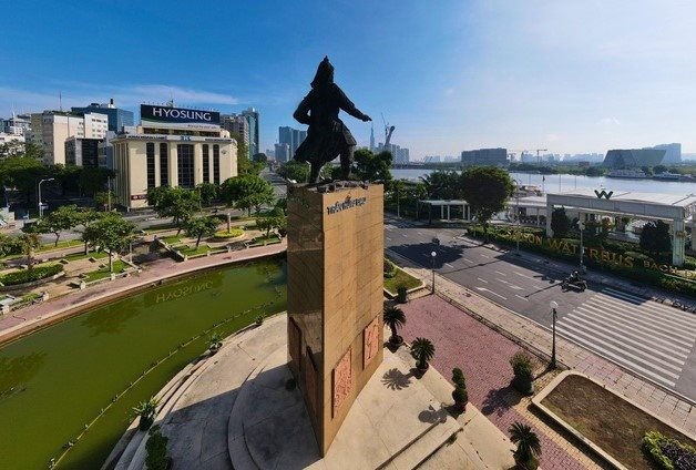 Tượng đài Đức Thánh Trần. a.jpg