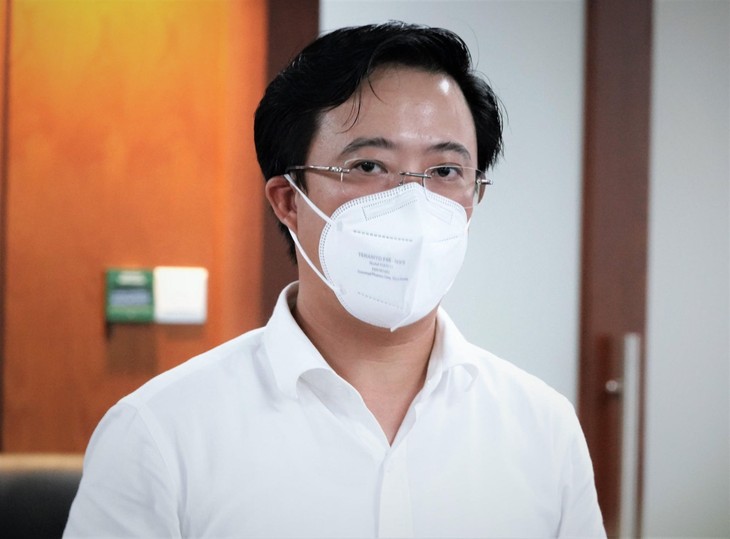 Ông Lê Huỳnh Minh Tú, Phó giám đốc Sở Công thương TP.HCM trả lời tại buổi họp báo. ong-le-huynh-minh-tu-pho-giam-doc-so-cong-thuong-tp.hcm-tra-loi-tai-buoi-hop-bao.jpg