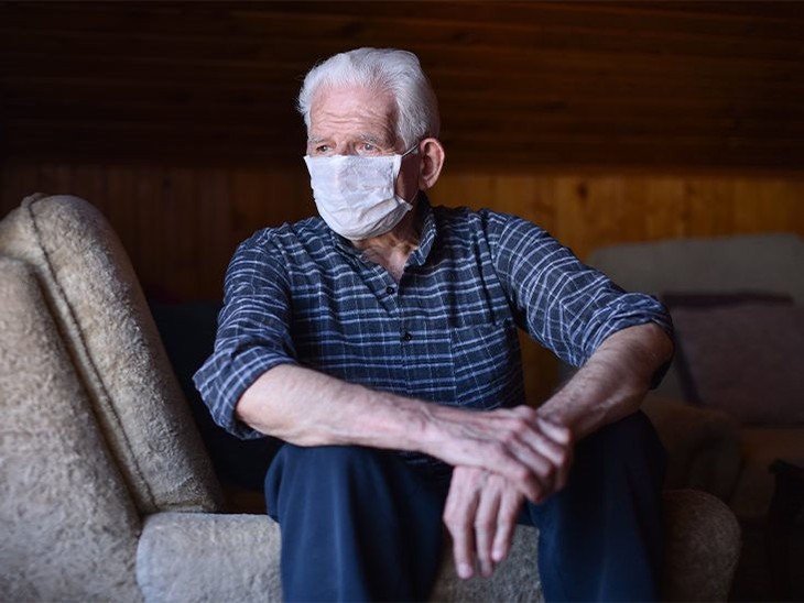 Các bệnh nhân COPD trong bối cảnh Covid-19 phức tạp được các chuyên gia y tế khuyến nghị nên tiêm ngừa văcxin, tái khám định kỳ và tuân thủ việc sử dụng thuốc điều trị để kiểm soát bệnh. Ảnh minh họa bn-copd.jpg