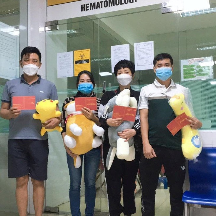 4 người hiến máu cứu sản phụ rau tiền đạo trung tâm có nhóm máu cực hiếm B/Rh(-) ảnh 1 hien-mau.jpg