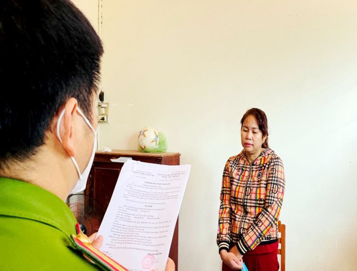Cơ quan điều tra đọc lệnh bắt bà Vàng. co-quan-dieu-tra-doc-lenh-bat-ba-vang.jpg