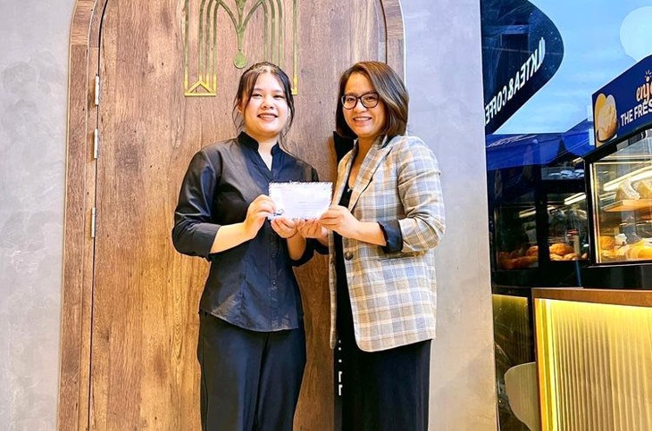 tra-lai-30.000-usd.jpg