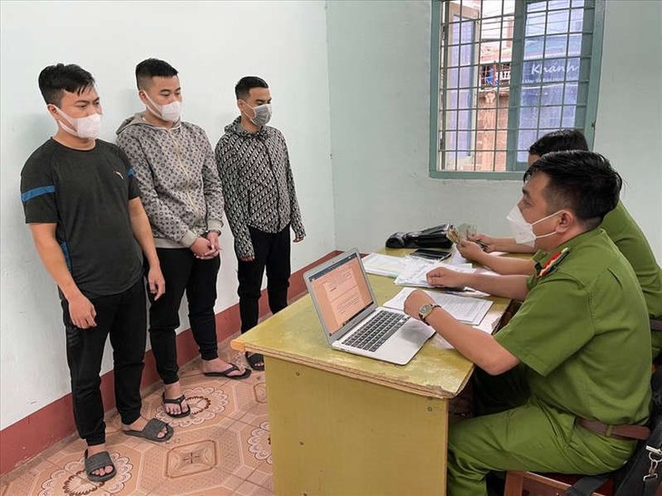 Các đối tượng tại cơ quan Công an. doi-tuong-tai-cong-an.jpg