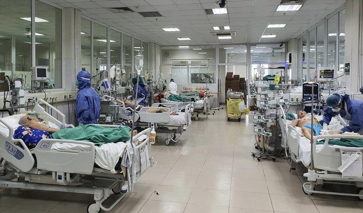 Khẩn: Bộ Y tế hướng dẫn bảo vệ nhóm nguy cơ tử vong cao khi mắc COVID-19 ảnh 1 benh-nhan-nang.jpg