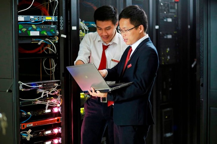 Hệ thống công nghệ thông tin của Agribank không ngừng được nâng cao. he-thong-cong-nghe-thong-tin-cua-agribank-khong-ngung-duoc-nang-cao.jpg