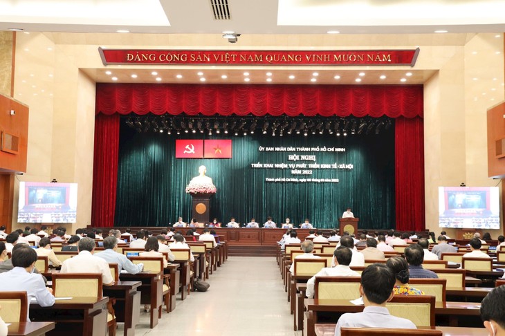 Toàn cảnh Hội nghị triển khai nhiệm vụ phát triển kinh tế - xã hội năm 2022 của TPHCM. toancanh1.jpg