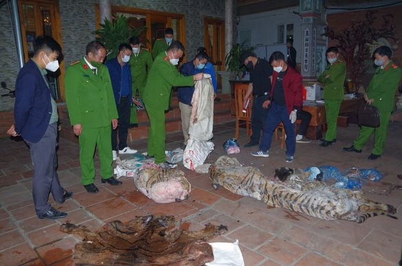 Cơ quan công an khám xét nhà nghi phạm Ngô Văn Quân và thu giữ những tang vật liên quan. co-quan-cong-an-kham-xet-nha-nghi-pham-ngo-van-quan-va-thu-giu-nhung-tang-vat-lien-quan.jpeg