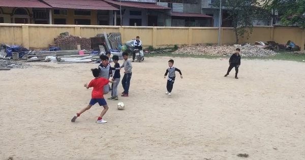 Bé 5 tuổi tử vong khi đá bóng dưới trời mưa lạnh - ảnh minh họa be-5-tuoi.jpg