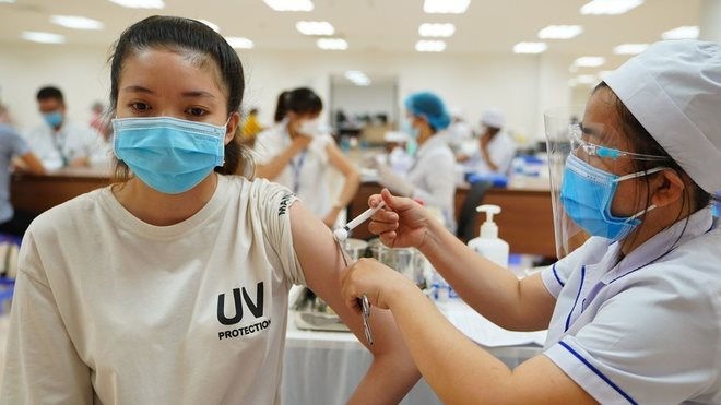 Còn 16 tỉnh, thành phủ mũi 2 vắc xin phòng COVID-19 dưới 95%. tiem-phu-vac-xin.jpg