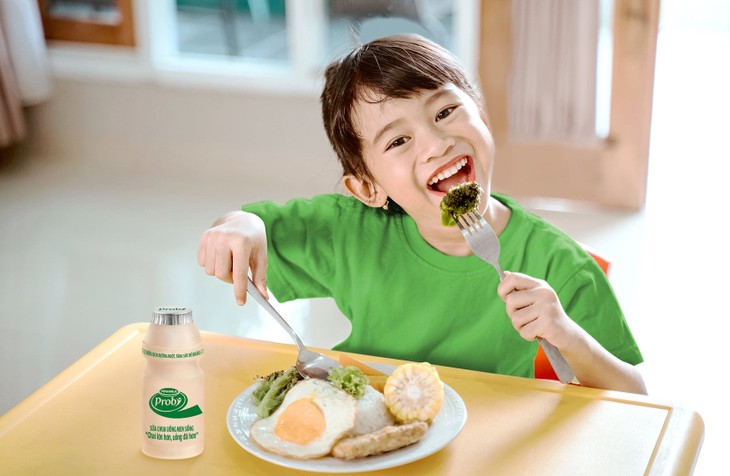 Bổ sung thực phẩm chứa lợi khuẩn (Probiotics) giúp tăng sức đề kháng, giảm nguy cơ mắc bệnh vặt ở trẻ. bi-quyet-tre-3.jpg