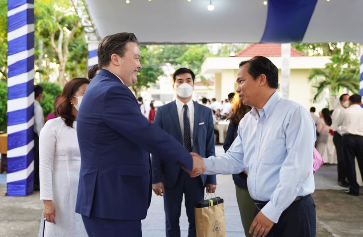 Đại sứ Hoa Kỳ Marc Knapper gặp Bí thư Thành ủy Cần Thơ Lê Quang Mạnh. dai-su-knapper-gap-bi-thu-thanh-uy-can-tho-le-quang-manh.jpg