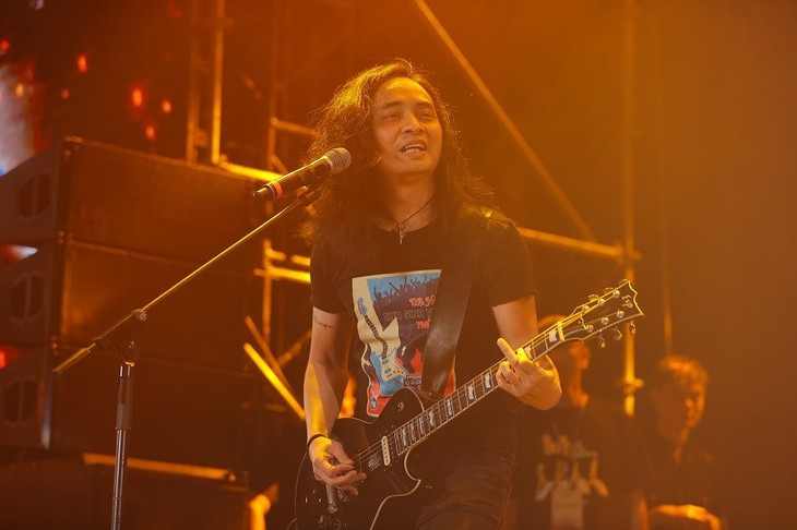 Guitarist Trần Tuấn Hùng hhkd2060.jpg