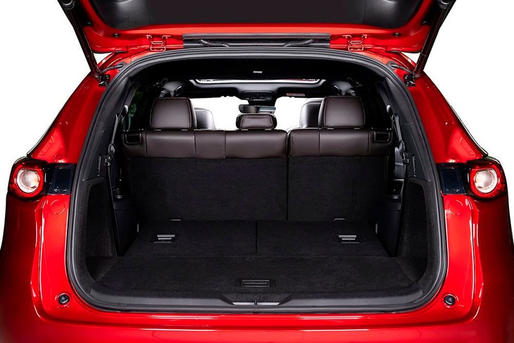 Khoang hành lí rộng rãi. new-mazda-cx-8-7.jpg