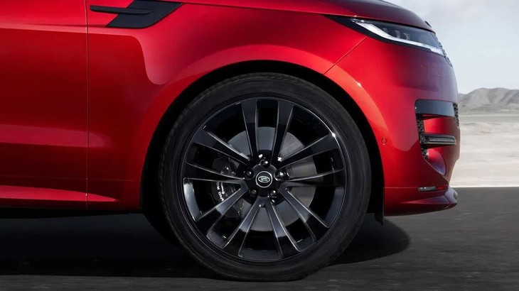 Tất cả tùy chọn động cơ trên Range Rover Sport mới đều kết hợp với hộp số tự động 8 cấp và hệ dẫn động 4 bánh. new-range-rover-sport-moi-2.jpg