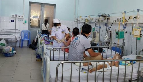Theo dõi trẻ sốt xuất huyết tại bệnh viện. sot-xuat-huyet.jpg