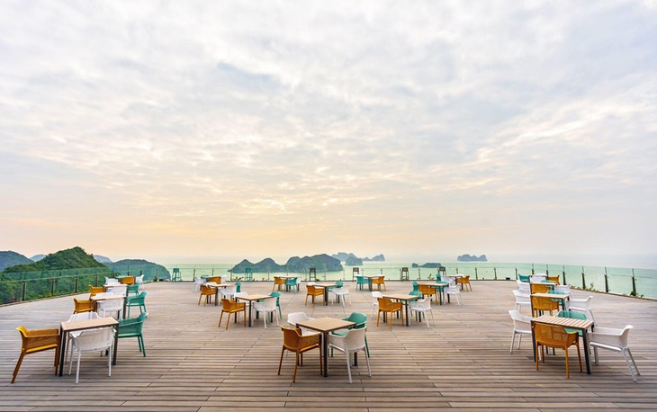Tận hưởng ly cocktail đúng điệu tại hệ thống sky bar ngoài trời. Tận hưởng ly cocktail đúng điệu tại hệ thống sky bar ngoài trời.