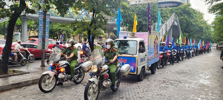 Quận Thanh Xuân Hà Nội diễu hành cổ động ngày dân số thế giới. dan-so-the-gioi.jpg