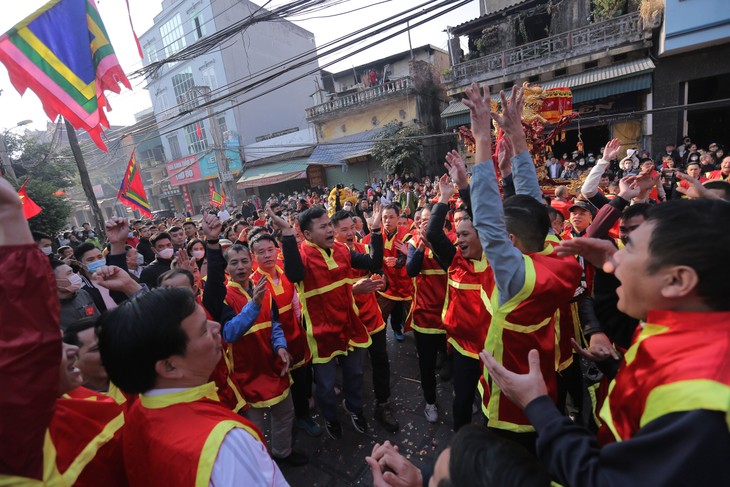 Bắc Ninh: Nô nức lễ hội rước pháo làng Đồng Kỵ - Hình 8 Bac Ninh: No nuc le hoi ruoc phao lang Dong Ky-Hinh-8