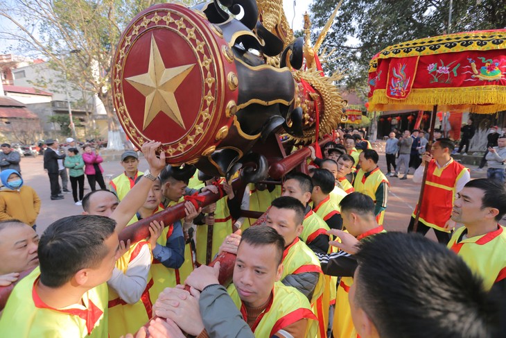 Bắc Ninh: Nô nức lễ hội rước pháo làng Đồng Kỵ Bac Ninh: No nuc le hoi ruoc phao lang Dong Ky