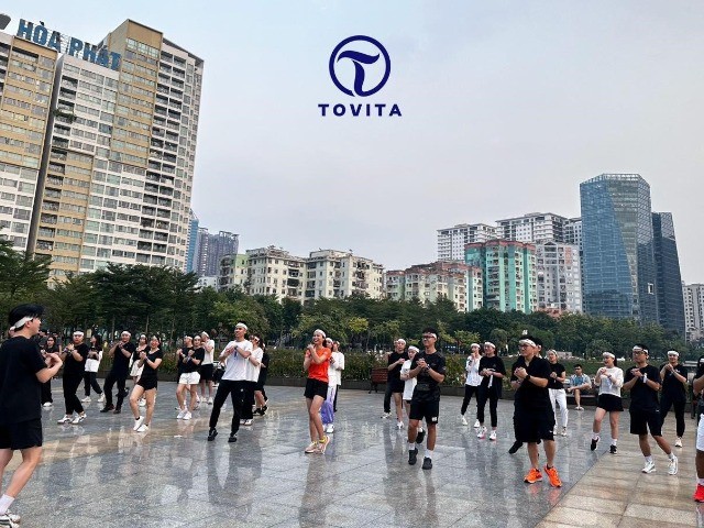 Tovita vinh dự được mời tham gia giải chạy VNExpress Marathon Hanoi Midnight 2023