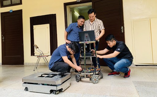 Tiến sĩ Việt nghiên cứu robot tự hành thông minh AMR