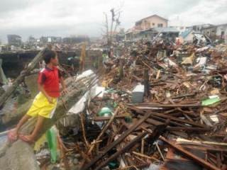 Người Việt từ vùng thảm họa Tacloban gọi điện cầu cứu