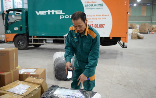 Gửi đông trùng hạ thảo, khách bị Viettel Post tráo hàng, xé nhãn