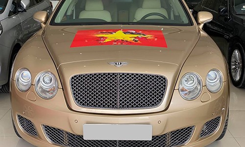 Xe sang Bentley cũ giá chỉ hơn 3 tỷ cổ vũ tuyển Việt Nam