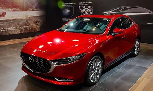 Nhân viên đại lý thử phanh tự động Mazda3 và cái kết