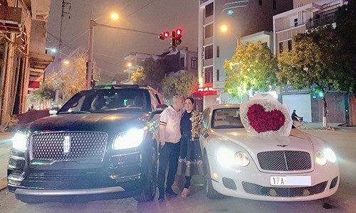 “Soi” xe Bentley và Lincoln tiền tỷ của nữ đại gia Dương Đường