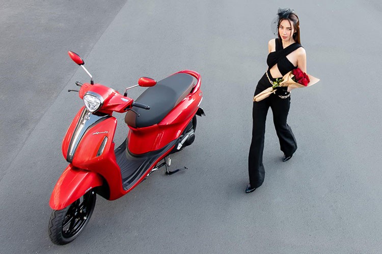 Yamaha Grande vs Vespa Primavera - đâu là mẫu xe dành cho quý cô?