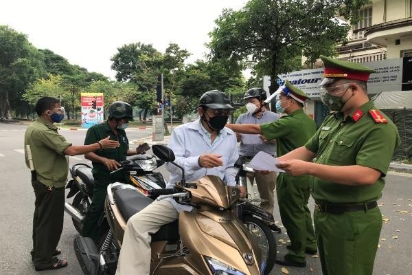 Huyện Đông Anh - Hà Nội lý giải yêu cầu ra đường phải kèm lịch trực