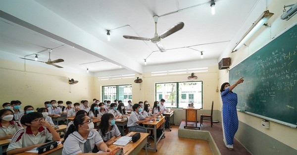 TPHCM ra văn bản khẩn, không tăng các khoản thu dịch vụ trong trường học