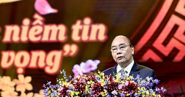 Chủ tịch nước Nguyễn Xuân Phúc chúc Tết kiều bào tiêu biểu 2023