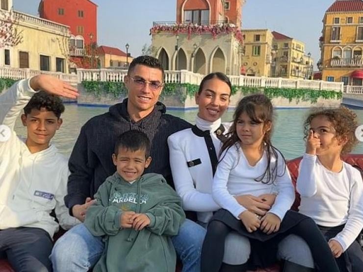 Loạt ảnh mới về siêu sao Cristiano Ronaldo ở thủ đô Ả Rập Saudi