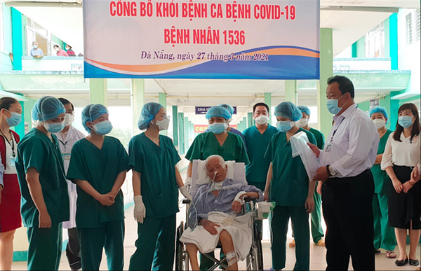 Bệnh nhân COVID-19 nặng nhất Việt Nam khỏi bệnh