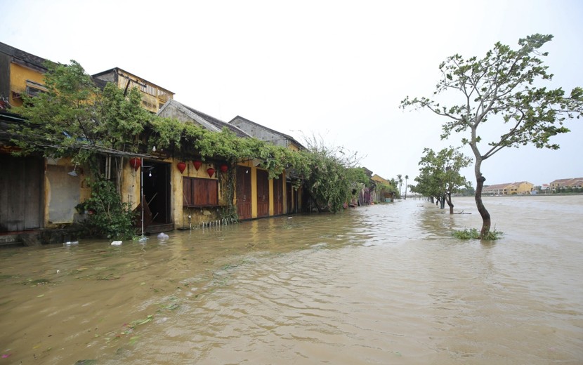 Hội An: Nhiều tuyến đường biến thành sông sau bão Noru