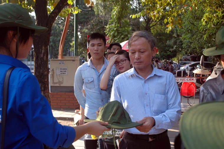 Những món quà vô giá ở ngày thứ 3 viếng Đại tướng