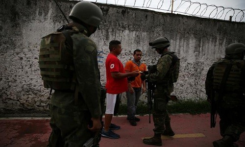 Quân đội Brazil đóng vai trò gì ở Rio de Janeiro?