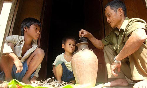 Làng săn dơi làm mắm có một không hai ở Quảng Ngãi