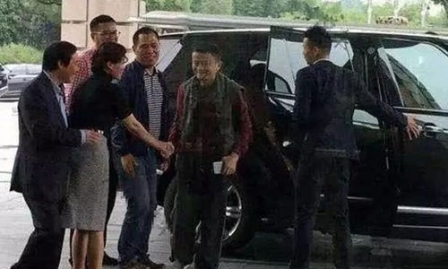 Hành động khiêm tốn này của Jack Ma khiến nhiều người ngưỡng mộ