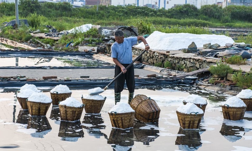 Tại sao có nhiều muối trong biển, và muối này đến từ đâu?