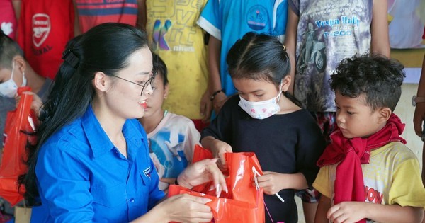 Nữ Phó Bí thư Đoàn trường Đại học tình nguyện lên đường nhập ngũ