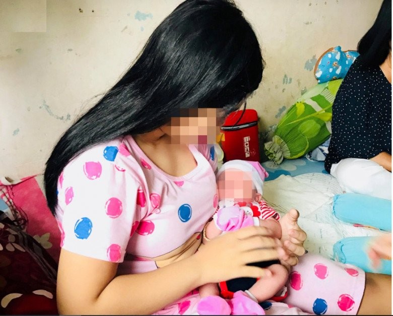 Bé gái 13 tuổi sinh thường tại Hà Nội, em bé nặng 2,9kg