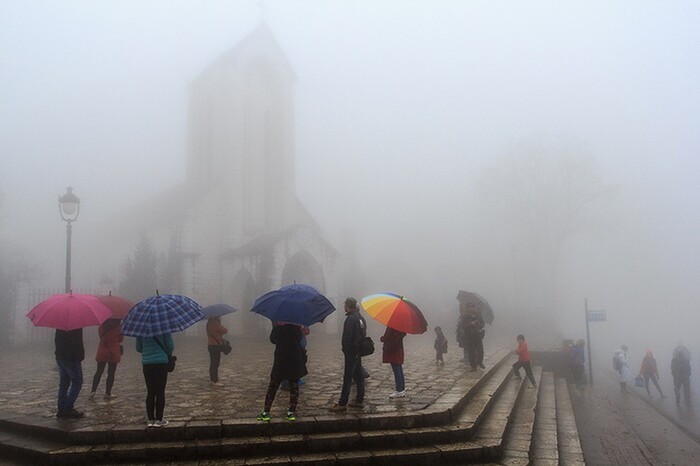 Hàng vạn người đổ về du xuân, Sapa 'cháy' phòng nghỉ