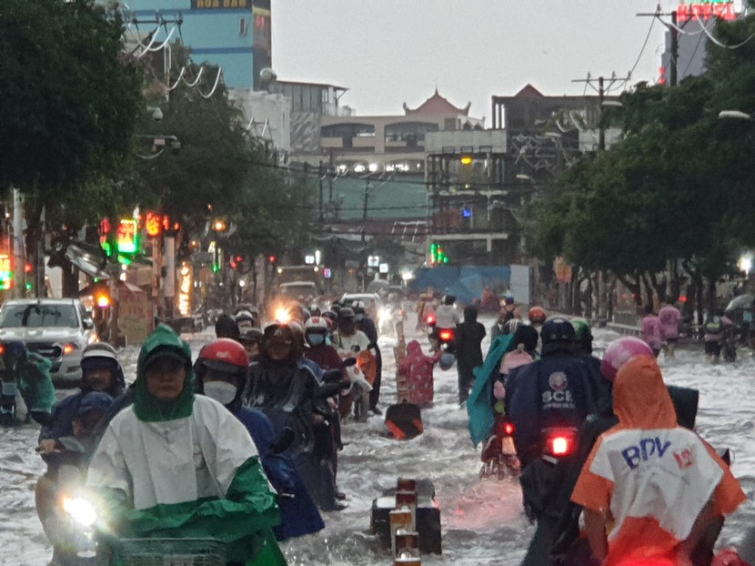 TPHCM: Mưa xuống là ngập nhưng chống ngập mới chỉ nhỏ lẻ