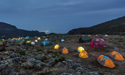 Ngắm cung đường leo núi Kilimanjaro đẹp ngỡ ngàng